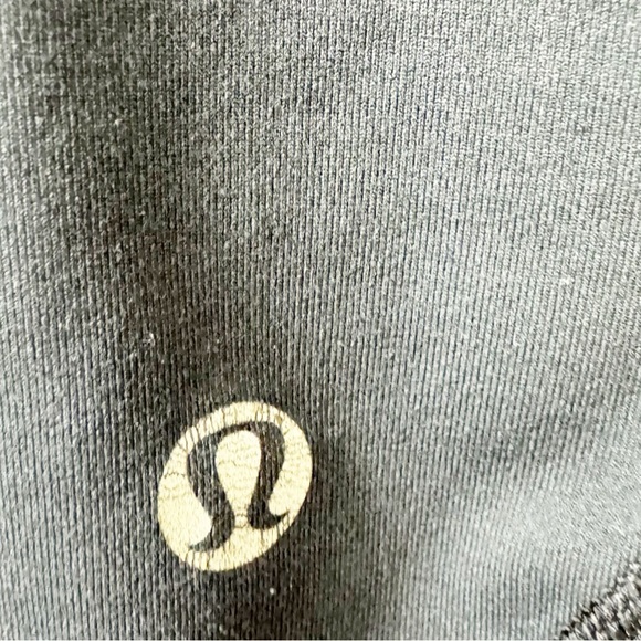 👀 97. LULULEMON black crop legging Sz 4 - Picture 7 of 8